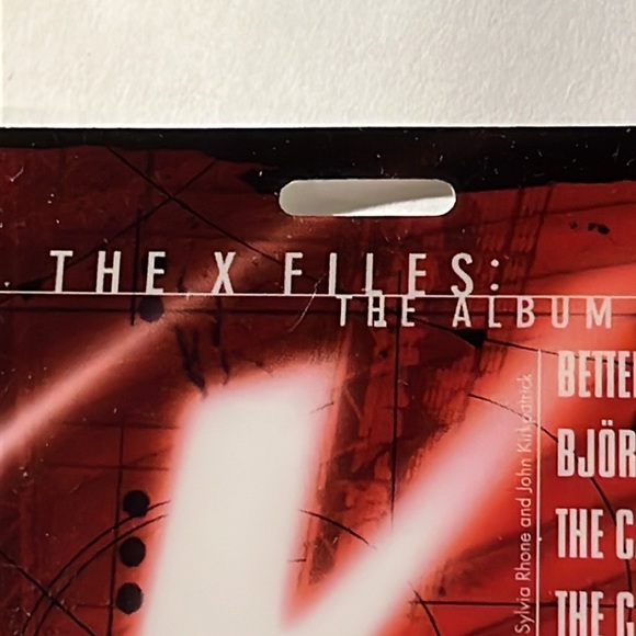 The X-Files: The Album Official Lanyard Card - mint condition - Picture 7 of 8